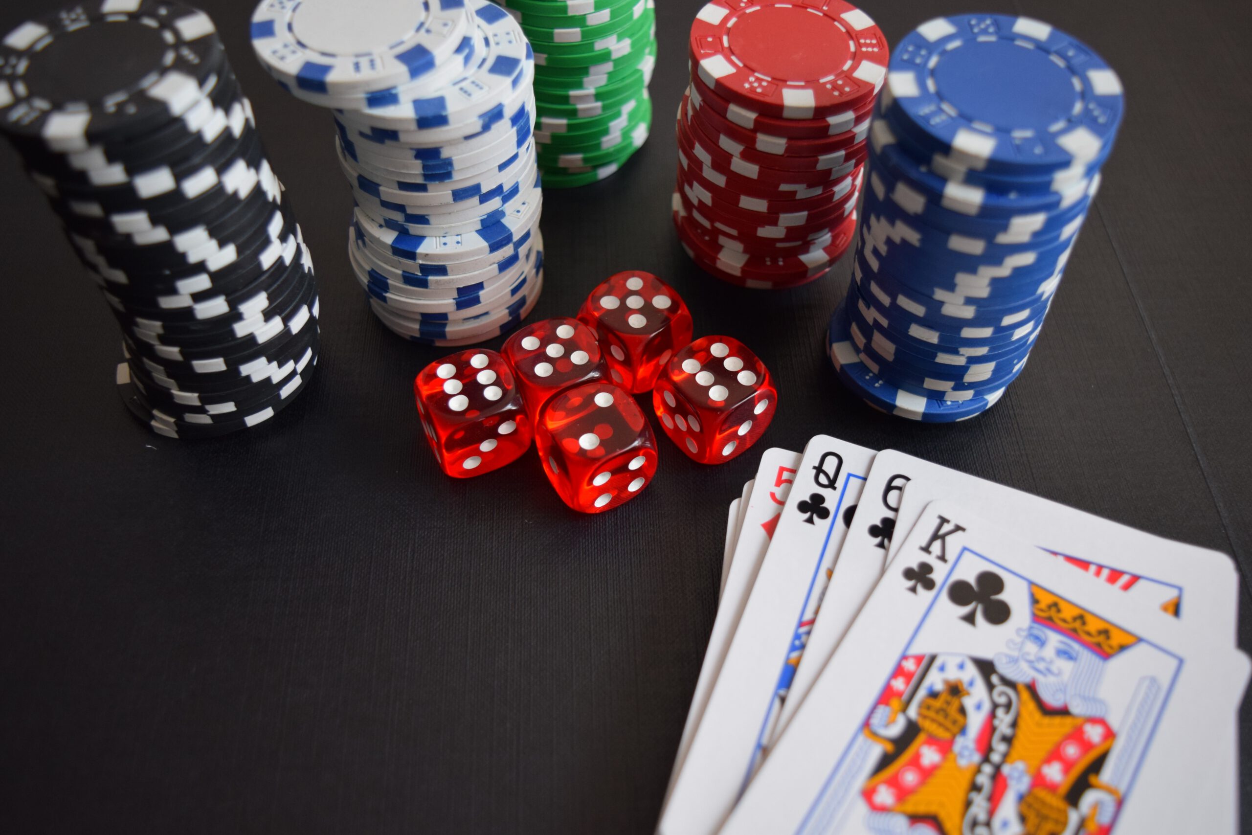 4 kaikkien aikojen parasta suomalaista pokerinpelaajaa
